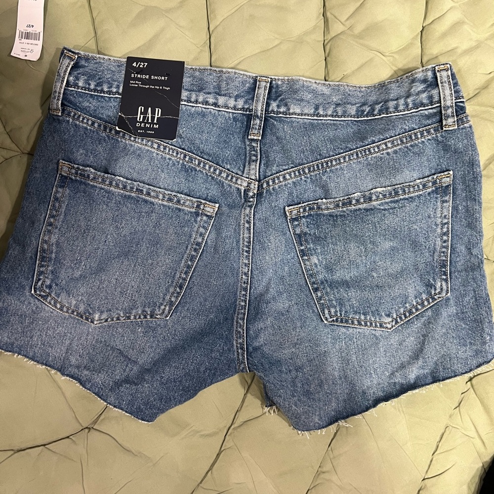 GAP Midrise Denim Stride Short - Picture 5 of 7